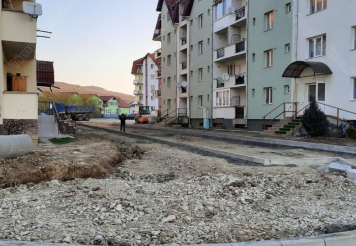 Subcetate: Lucrările la infrastructura din jurul blocurilor sociale, în plină desfășurare
