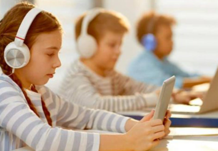 Platforma educațională online va fi funcțională în curând, la Bistrița