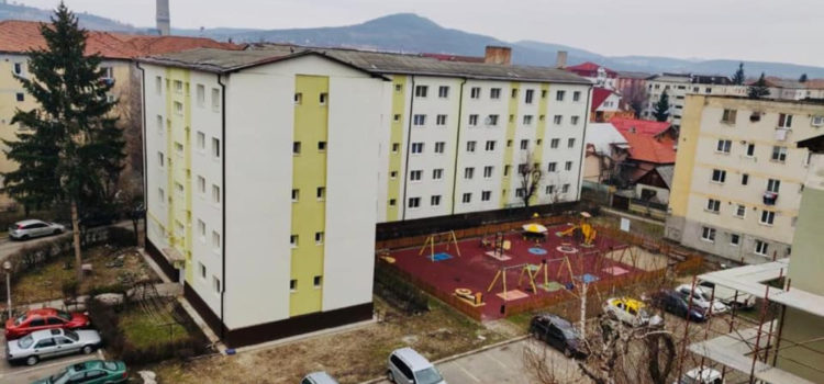 Reabilitare termică a blocurilor de locuințe vechi din Bistrița