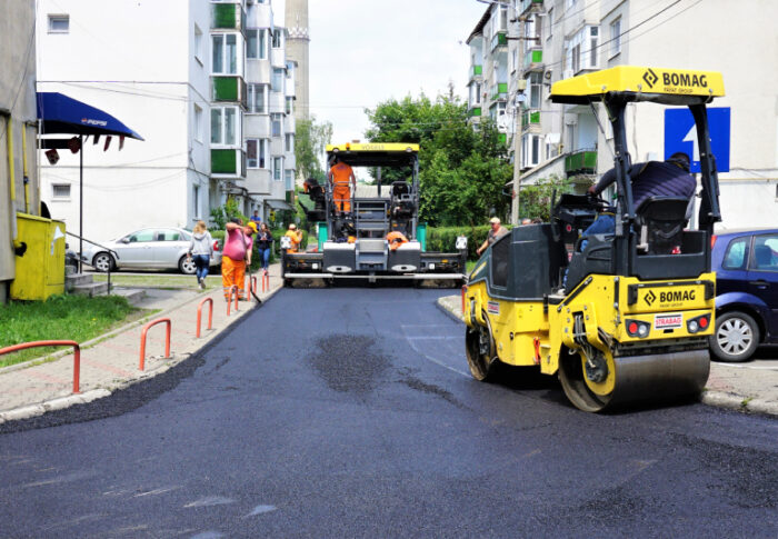 S-au finalizat lucrările de asfaltare a primelor 34 de străzi din cele 50 promise anul acesta