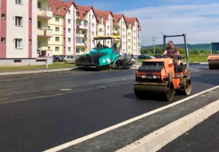 Turnăm asfaltul în zona Subcetate