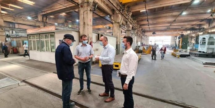 Conectarea zonei industriale la pista de cicliști, o idee discutată de Cristian Niculae cu muncitorii bistrițeni